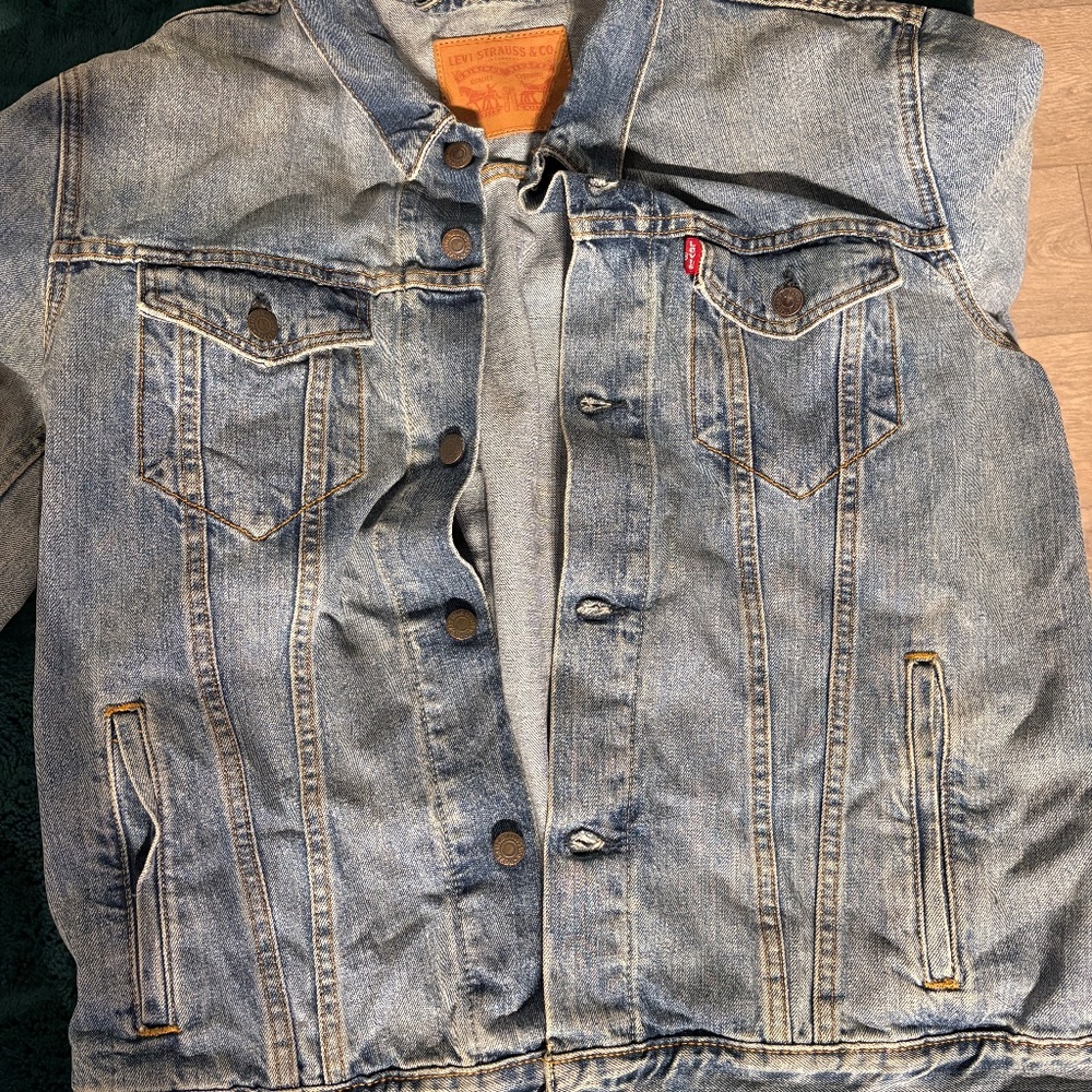Levi’s Denim jacket (worn look) size XL